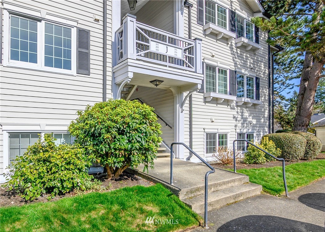 12404 East Gibson Road, Unit J106 Everett, WA 98204 - Photo 1 of 25 Gallery Image 1