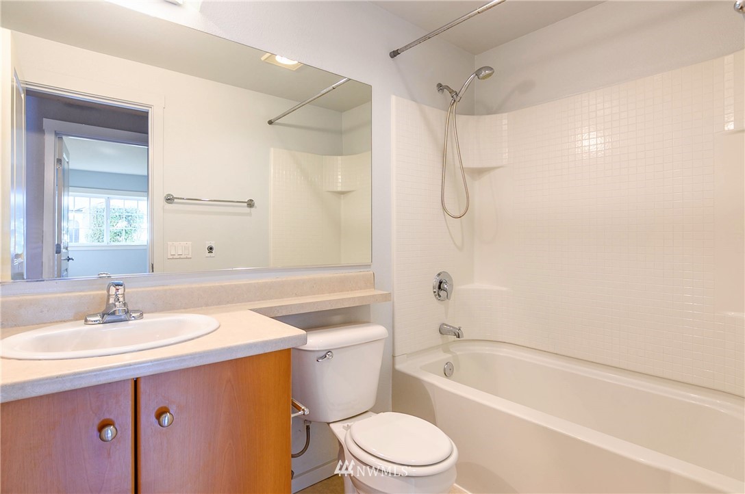 12404 East Gibson Road, Unit J106 Everett, WA 98204 - Photo 11 of 25 Gallery Image 11