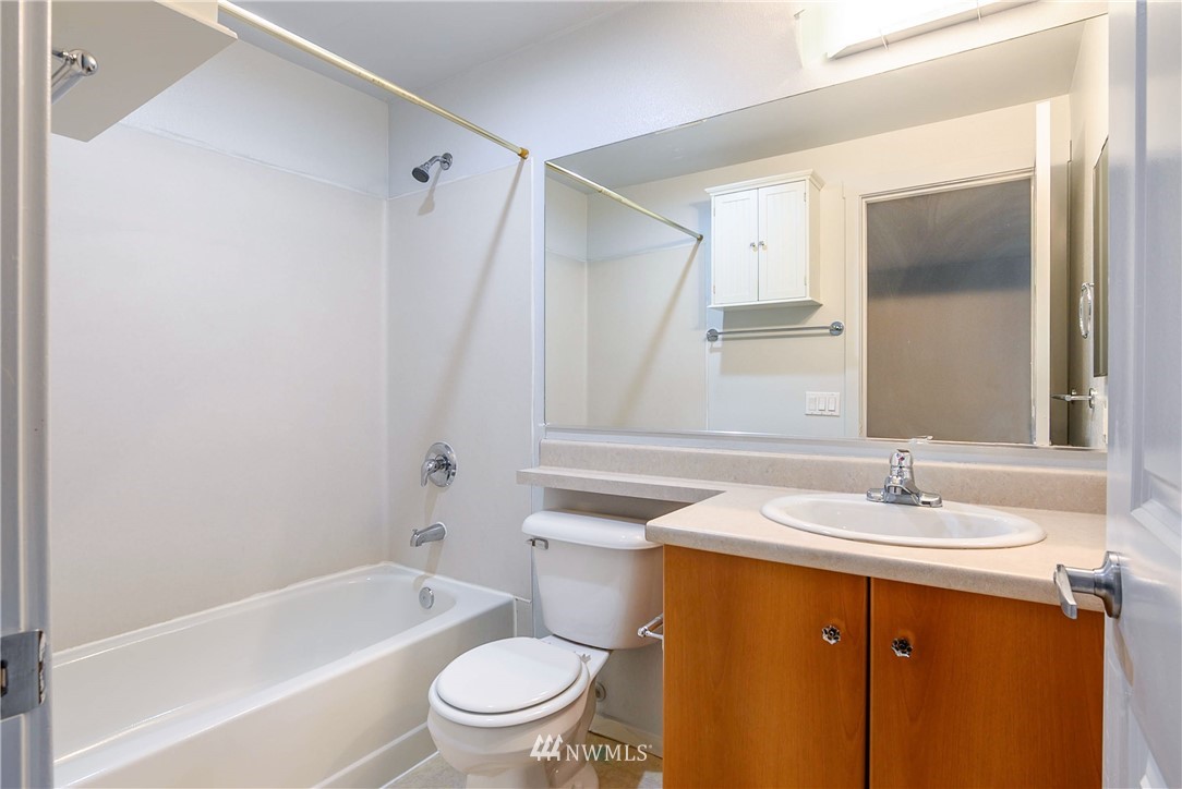 12404 East Gibson Road, Unit J106 Everett, WA 98204 - Photo 14 of 25 Gallery Image 14