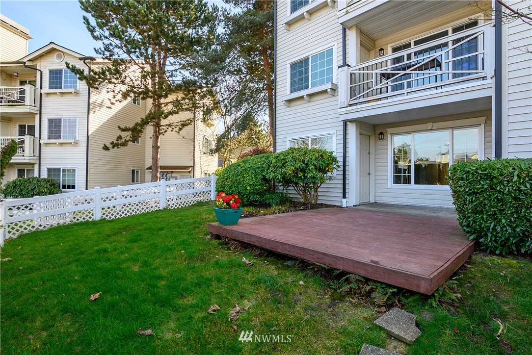 12404 East Gibson Road, Unit J106 Everett, WA 98204 - Photo 3 of 25 Gallery Image 3