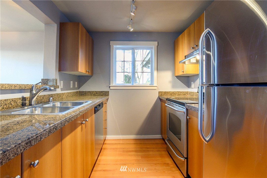 12404 East Gibson Road, Unit J106 Everett, WA 98204 - Photo 4 of 25 Gallery Image 4