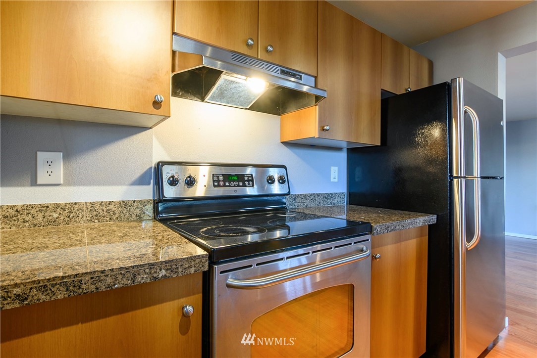 12404 East Gibson Road, Unit J106 Everett, WA 98204 - Photo 5 of 25 Gallery Image 5