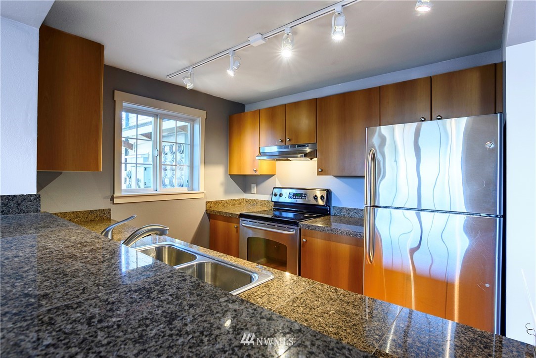 12404 East Gibson Road, Unit J106 Everett, WA 98204 - Photo 6 of 25 Gallery Image 6