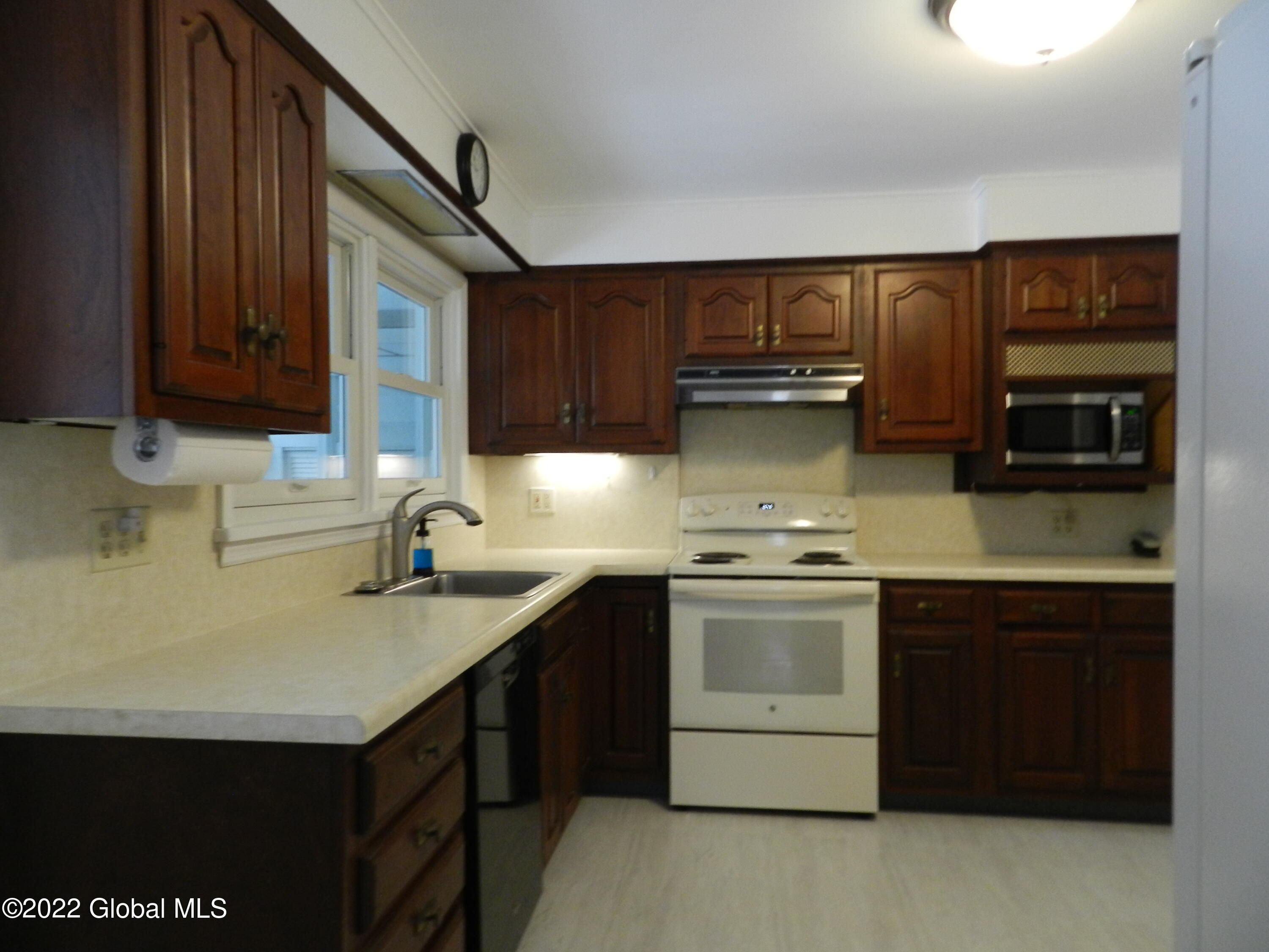 1391 Valencia Road Niskayuna, NY 12309 - Photo 8 of 35 BB-DSCN6364