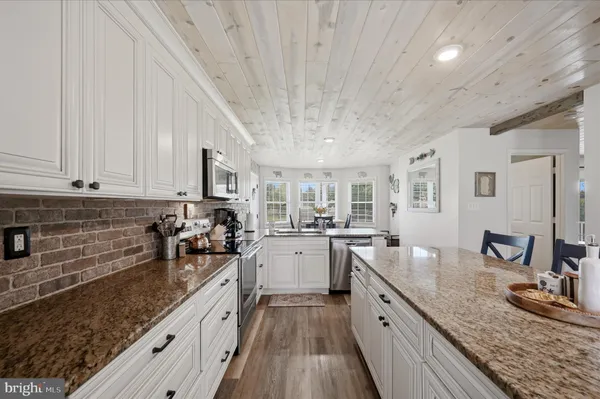 $600,000 | 554 Cherry Hill Farm Drive, Kearneysville, WV 25430