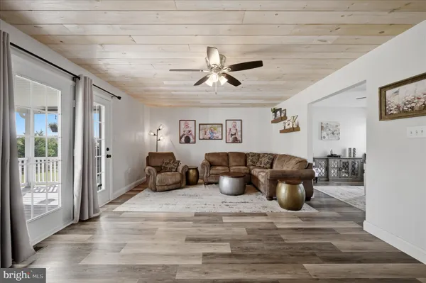 $600,000 | 554 Cherry Hill Farm Drive, Kearneysville, WV 25430