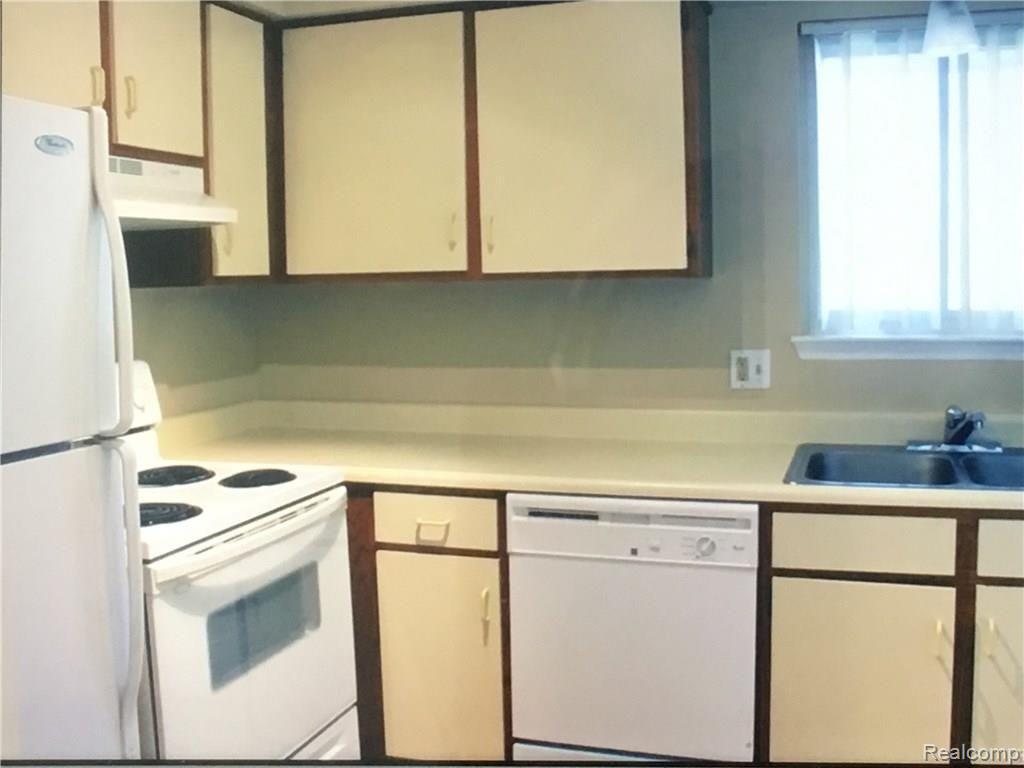 1687 Clemens Circle Rochester Hills, MI 48307 - Photo 6 of 14