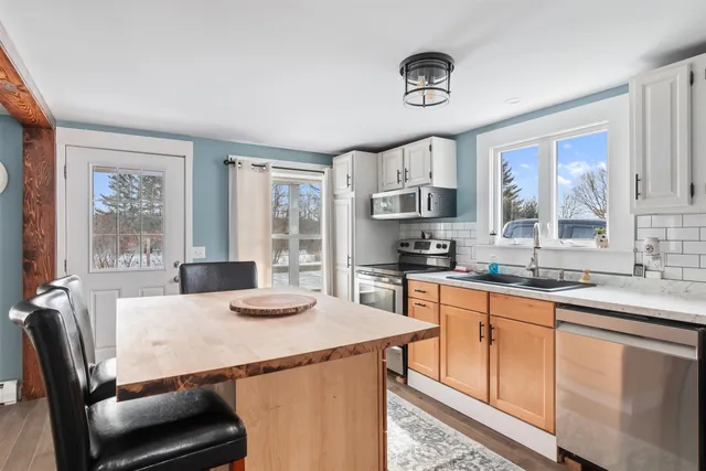 $359,900 | 184 Danyow Road, Sheldon, VT 05450