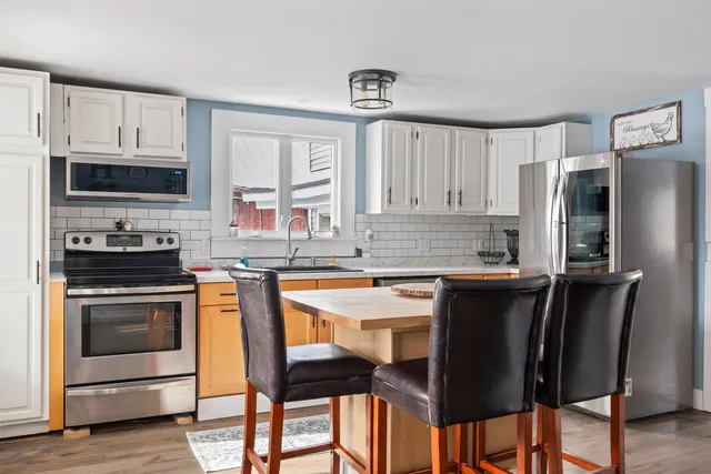 $359,900 | 184 Danyow Road, Sheldon, VT 05450