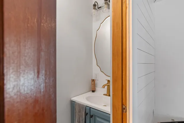 $359,900 | 184 Danyow Road, Sheldon, VT 05450