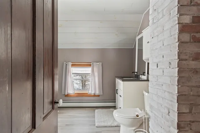 $359,900 | 184 Danyow Road, Sheldon, VT 05450