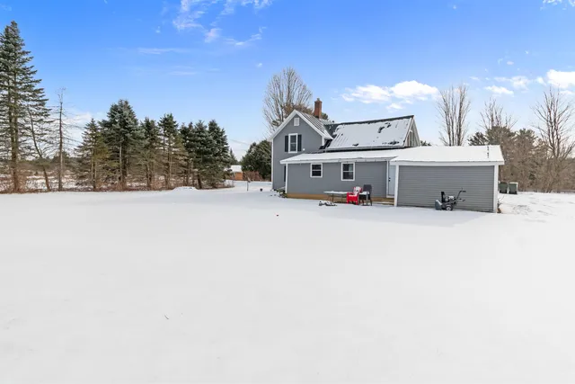 $359,900 | 184 Danyow Road, Sheldon, VT 05450
