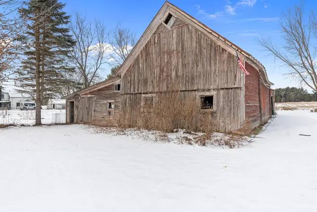 $359,900 | 184 Danyow Road, Sheldon, VT 05450