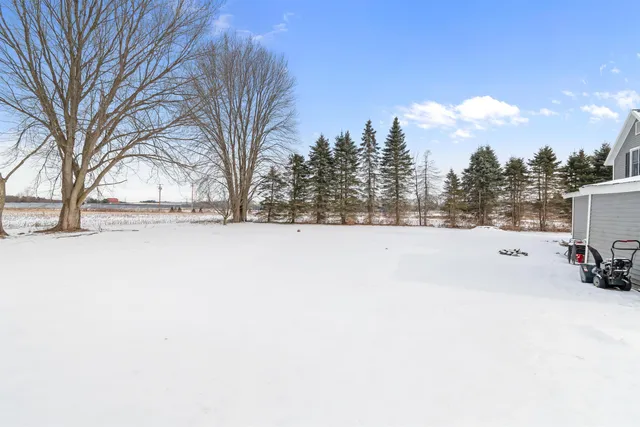 $359,900 | 184 Danyow Road, Sheldon, VT 05450