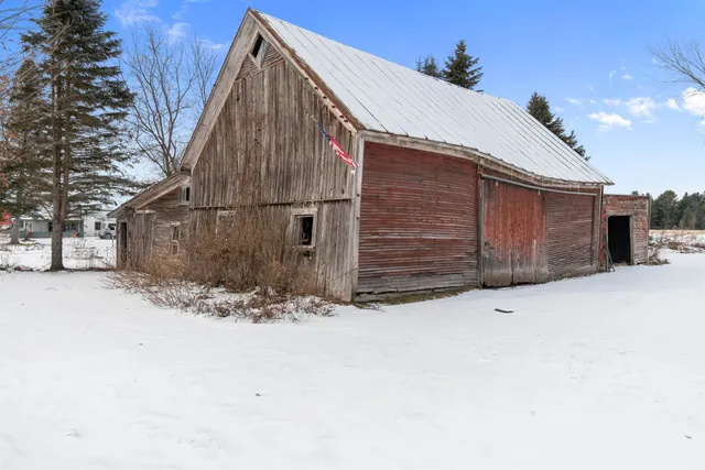 $359,900 | 184 Danyow Road, Sheldon, VT 05450