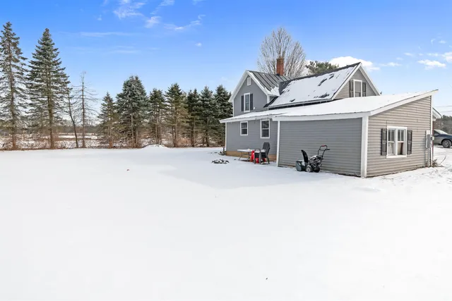 $359,900 | 184 Danyow Road, Sheldon, VT 05450