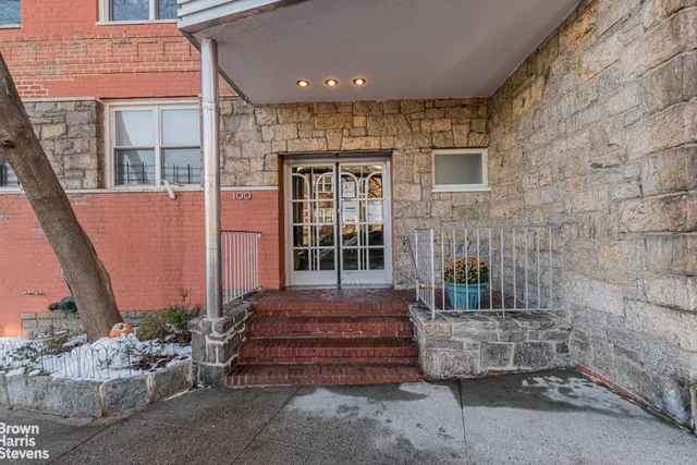$450,000 | 100 Park Terrace West, Unit 4E | Inwood