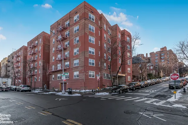 $450,000 | 100 Park Terrace West, Unit 4E | Inwood