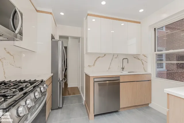 $450,000 | 100 Park Terrace West, Unit 4E | Inwood