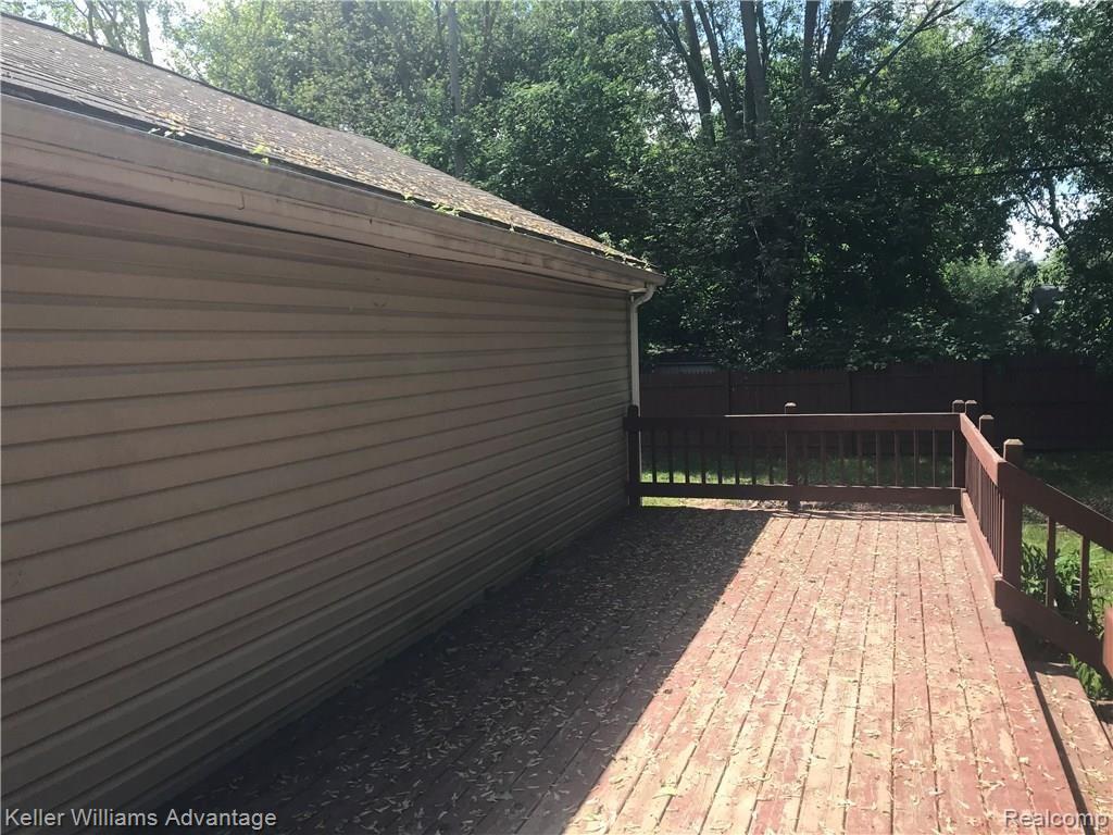 6555 Hatchery Road Waterford, MI 48327 - Photo 12 of 21 Photo May 31, 11 37 54 AM.jpg