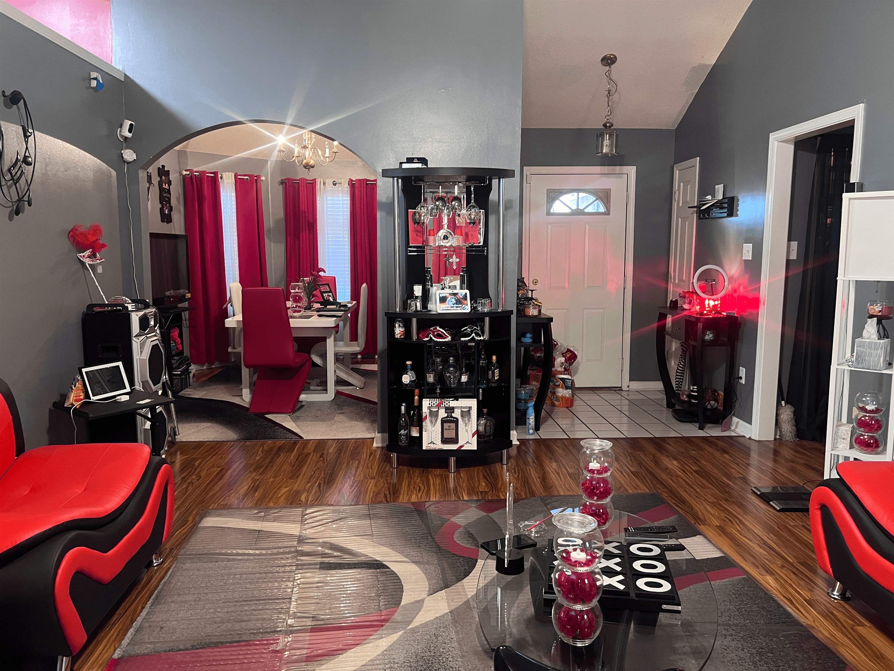 4005 Long Creek Road Memphis, TN 38125 - Photo 14 of 37 Living area featuring vaulted ceiling, dark wood-style floors, a chandelier, and arched walkways