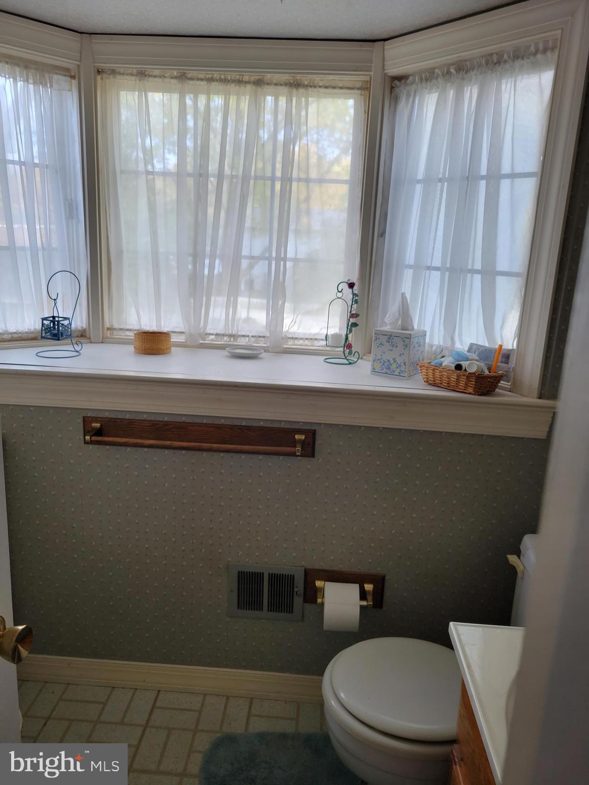 222 Middleton Road Waldorf, MD 20602 - Photo 21 of 26 Level 2 Bathroom