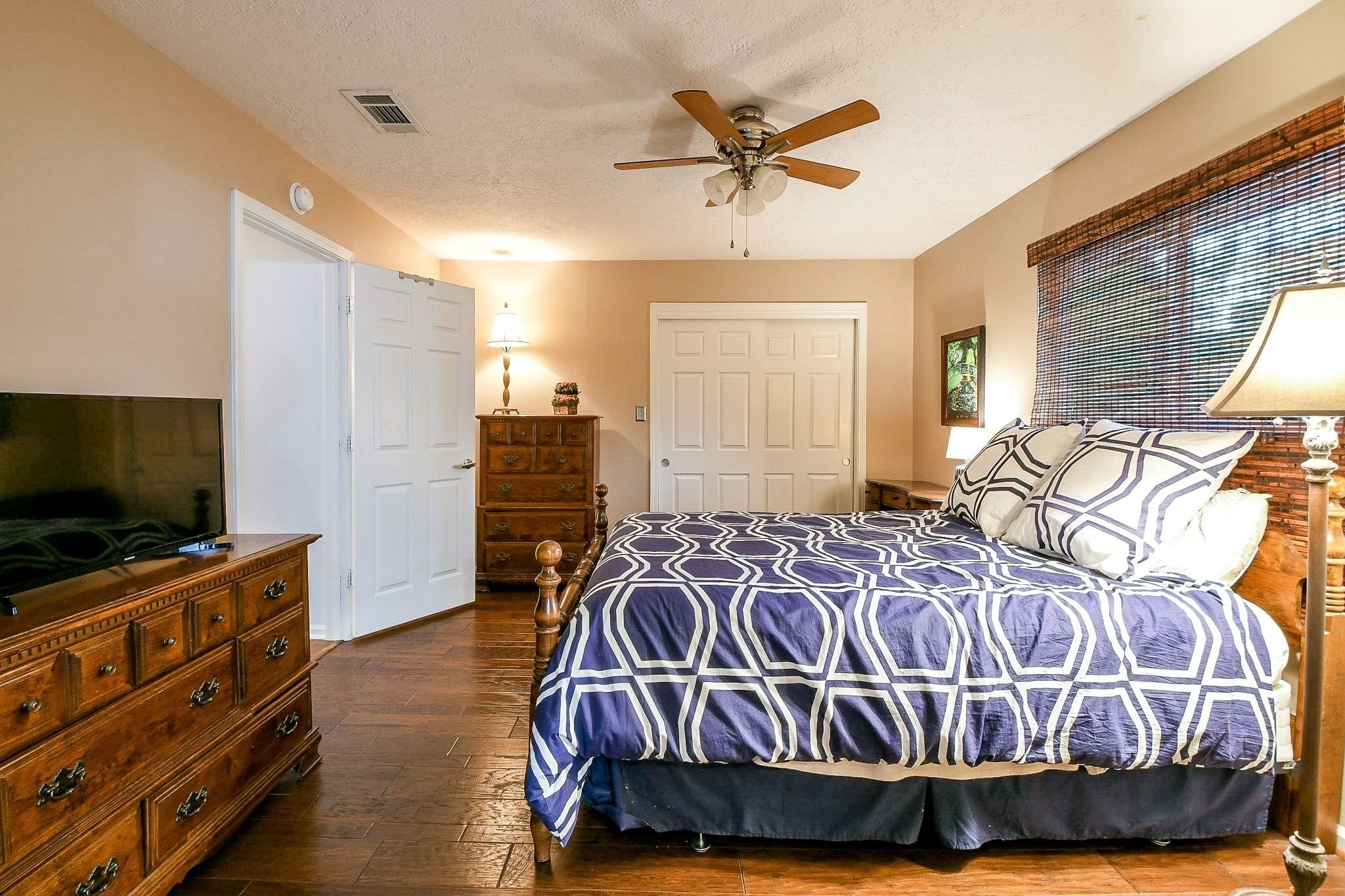 6607 Misty Springs Lane Spring, TX 77379 - Photo 19 of 31 Spacious and inviting room, perfect for a teenager or visiting guests.