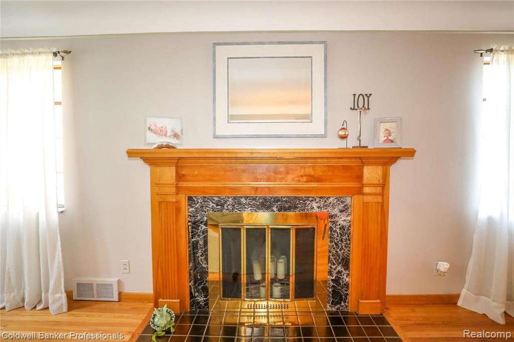458 Moran Road Grosse Pointe Farms, MI 48236 - Photo 4 of 18