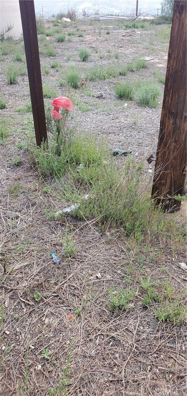 0 Vacant Newhall, CA 91321 - Photo 4 of 8 a view of a dry yard with wooden fence