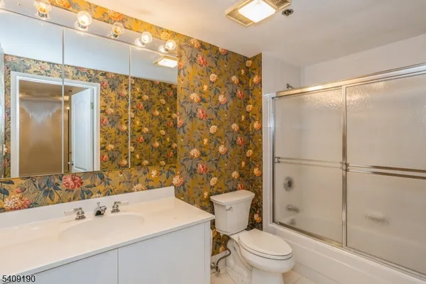 $425,000 | 10 Smith Manor Boulevard, Unit 121, West Orange, NJ 07052