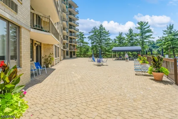 $425,000 | 10 Smith Manor Boulevard, Unit 121, West Orange, NJ 07052