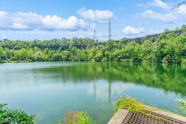 $425,000 | 10 Smith Manor Boulevard, Unit 121, West Orange, NJ 07052
