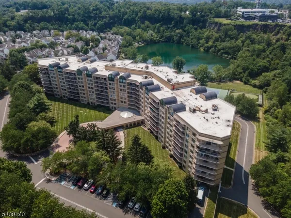 $425,000 | 10 Smith Manor Boulevard, Unit 121, West Orange, NJ 07052