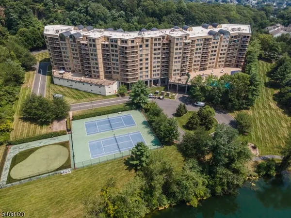 $425,000 | 10 Smith Manor Boulevard, Unit 121, West Orange, NJ 07052