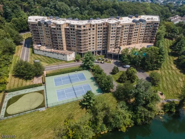 $425,000 | 10 Smith Manor Boulevard, West Orange, NJ 07052