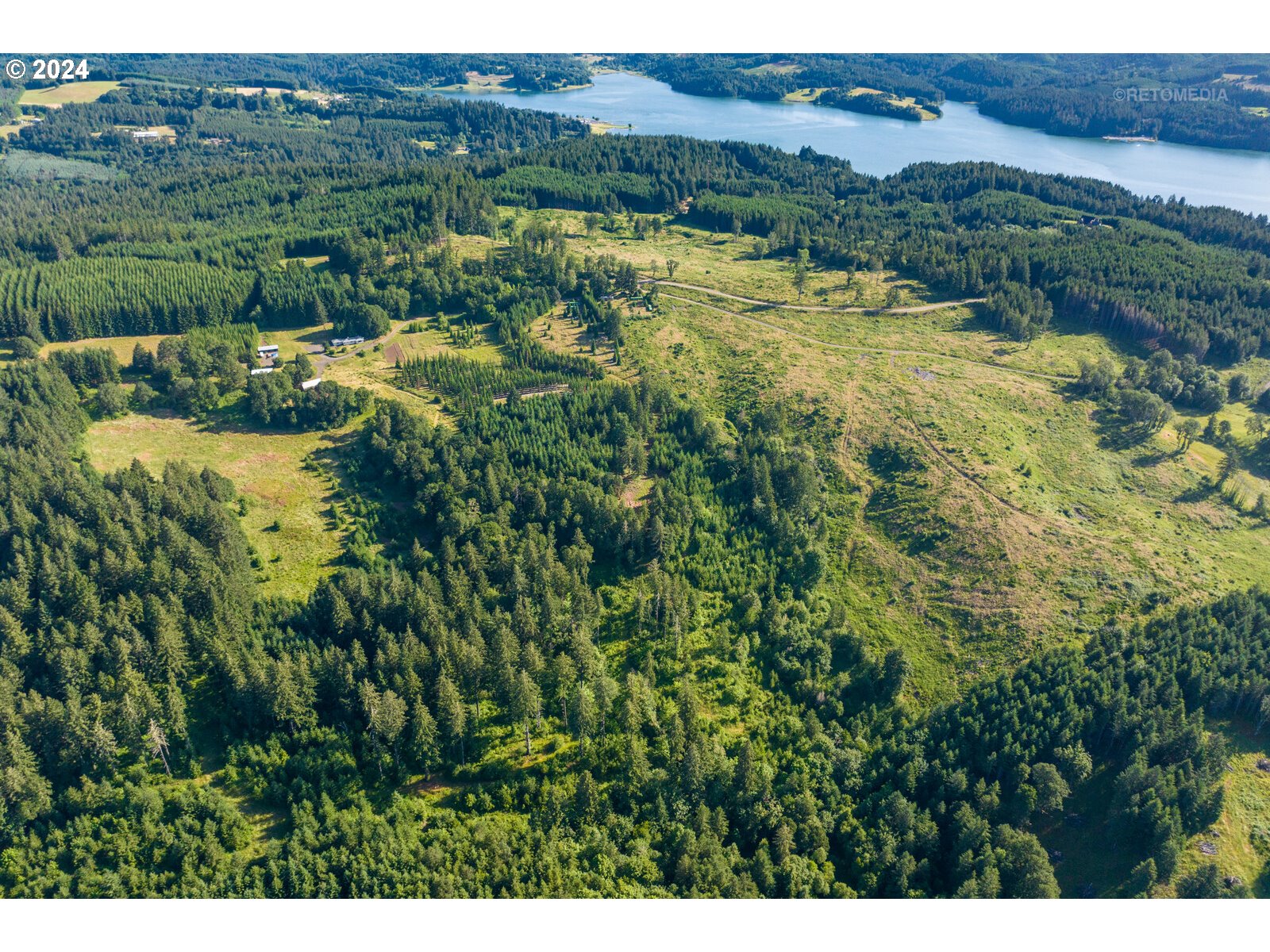 Roberts School Road Gaston, OR 97119 - Photo 1 of 37 a view of lake with mountain