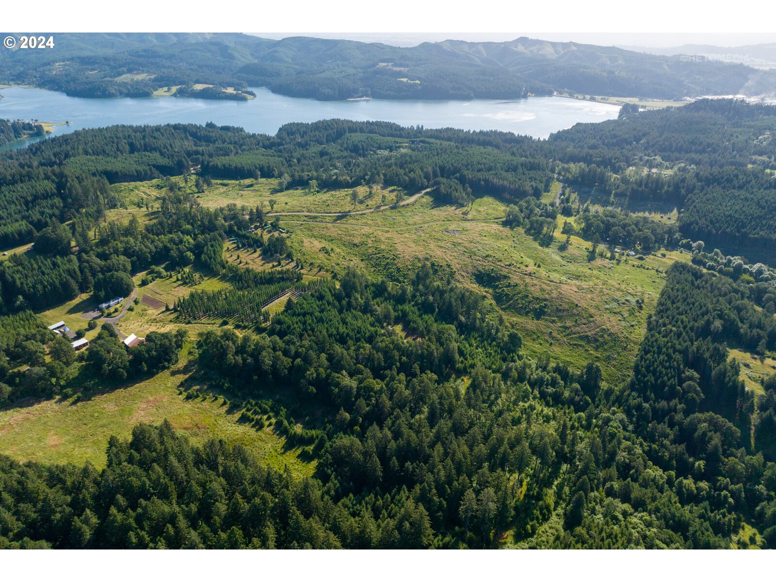 Roberts School Road Gaston, OR 97119 - Photo 4 of 37 a view of lake and mountain
