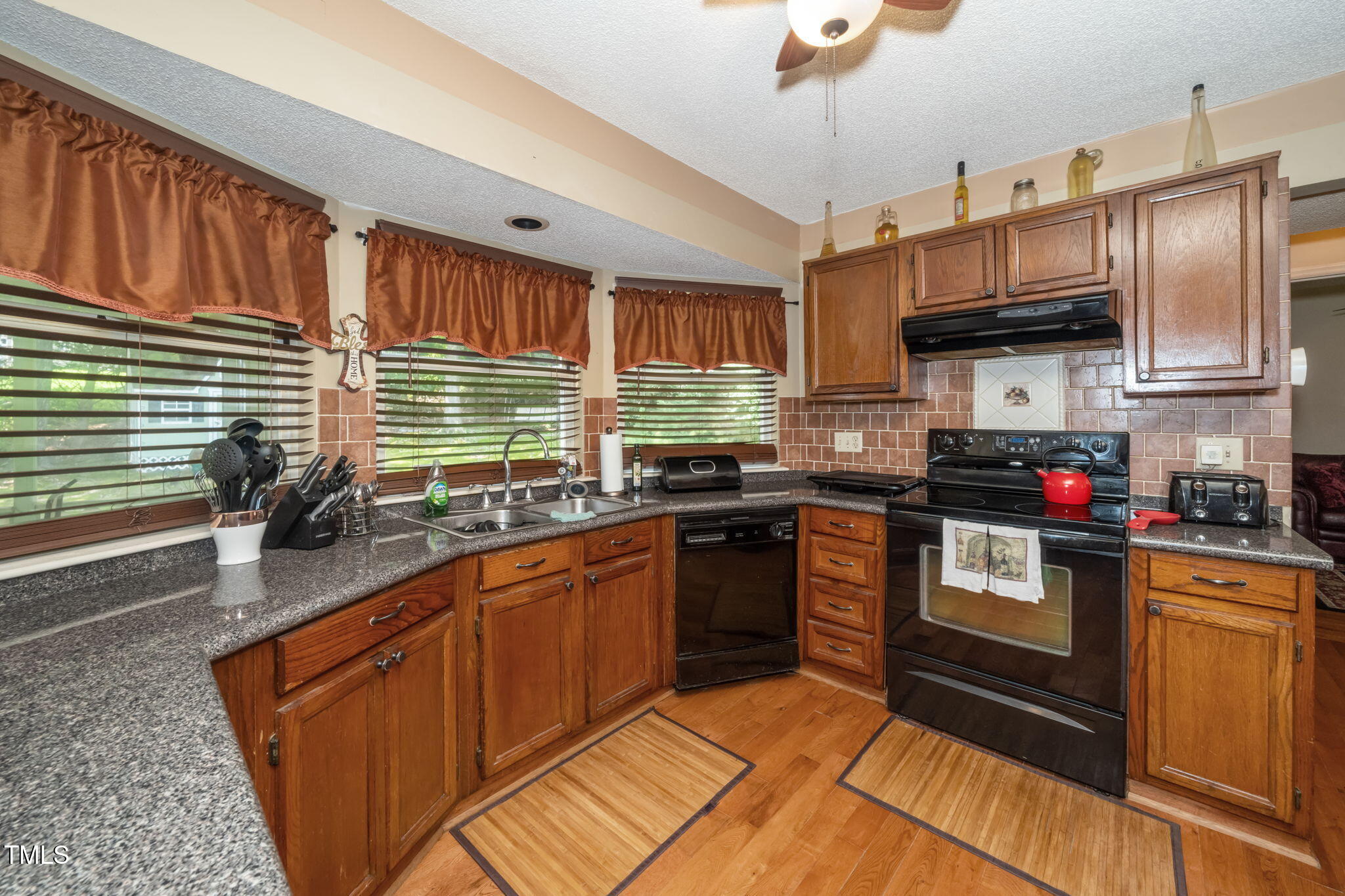 501 Dandelion Court Raleigh, NC 27610 - Photo 7 of 27 Kitchen