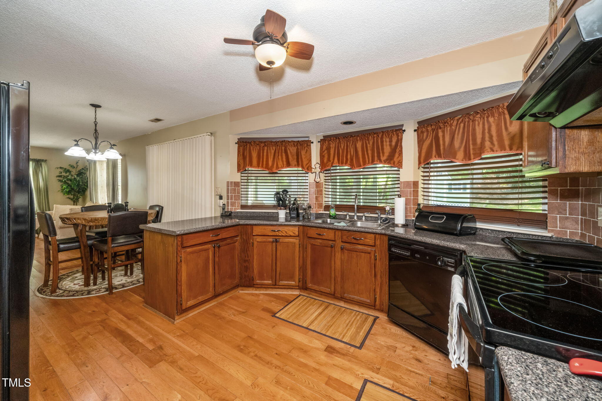 501 Dandelion Court Raleigh, NC 27610 - Photo 9 of 27 Kitchen