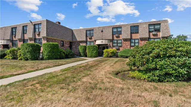 $170,000 | 510 Child Street, Unit 305B, Warren, RI 02885