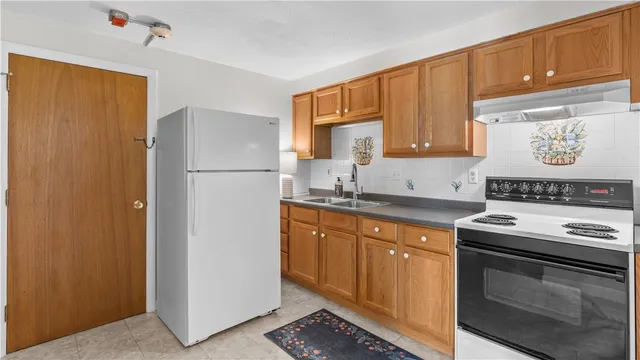 $170,000 | 510 Child Street, Unit 305B, Warren, RI 02885