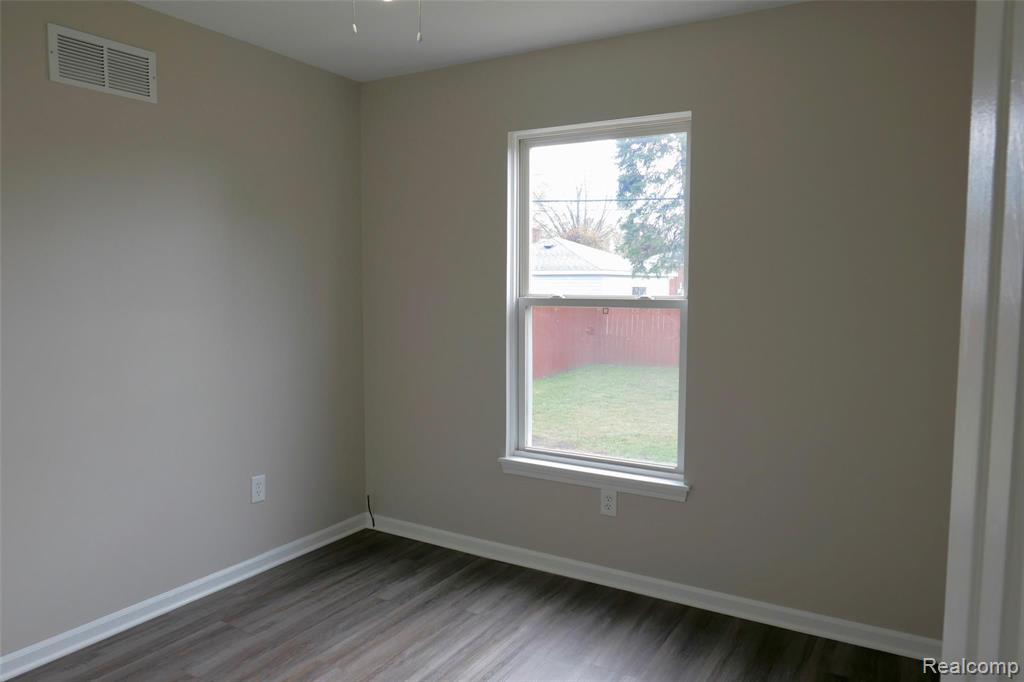 20440 East 14 Mile Road Roseville, MI 48066 - Photo 14 of 22