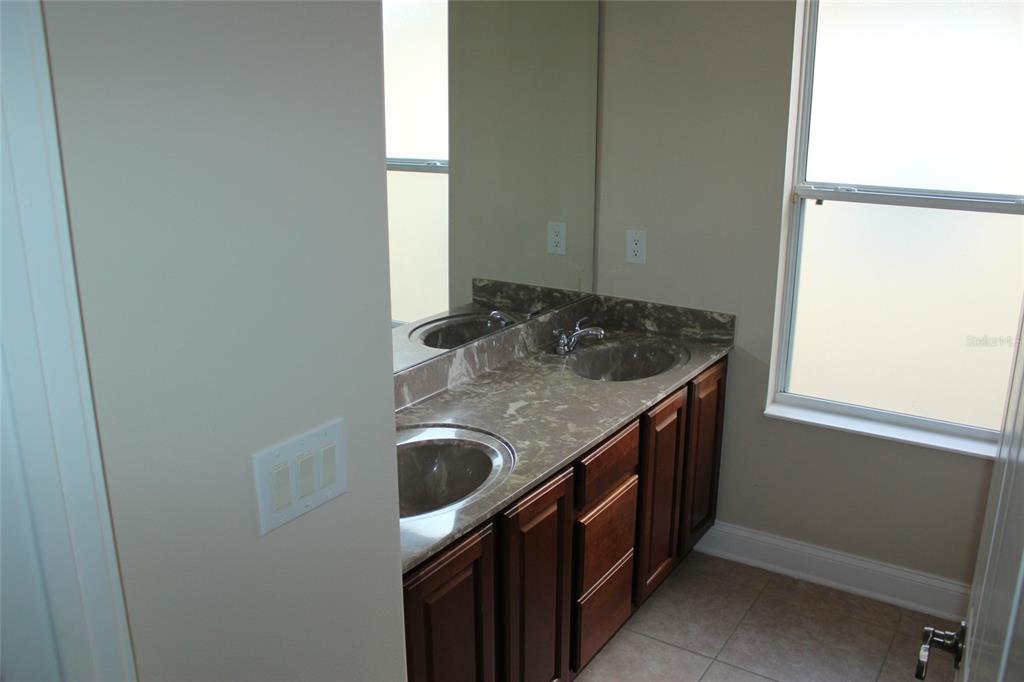 6833 Dolce Way Orlando, FL 32819 - Photo 26 of 28 a utility room with washer and dryer