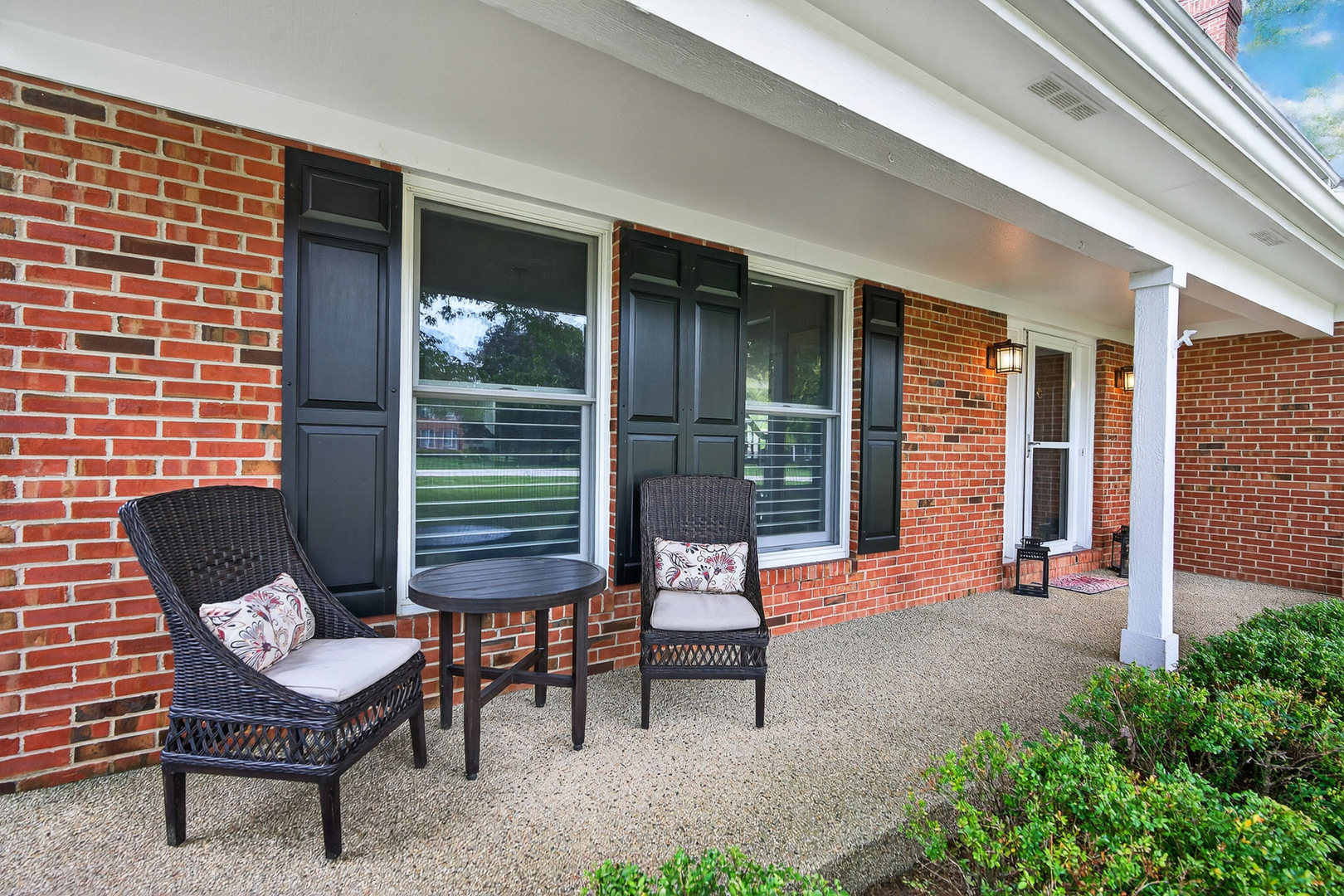 20633 North Primrose Court Deer Park, IL 60010 - Photo 2 of 43 a wooden bench sitting in front of a building