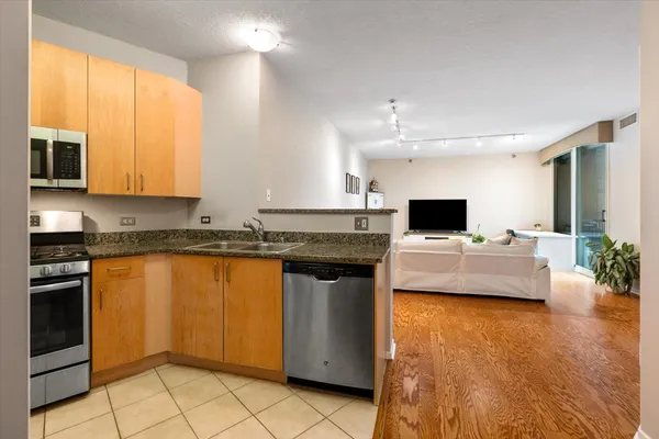 $320,000 | 600 North Kingsbury Street, Unit 1614, Chicago, IL 60654