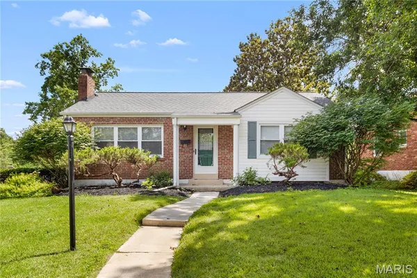$359,900 | 2 West Rose Avenue, Webster Groves, MO 63119