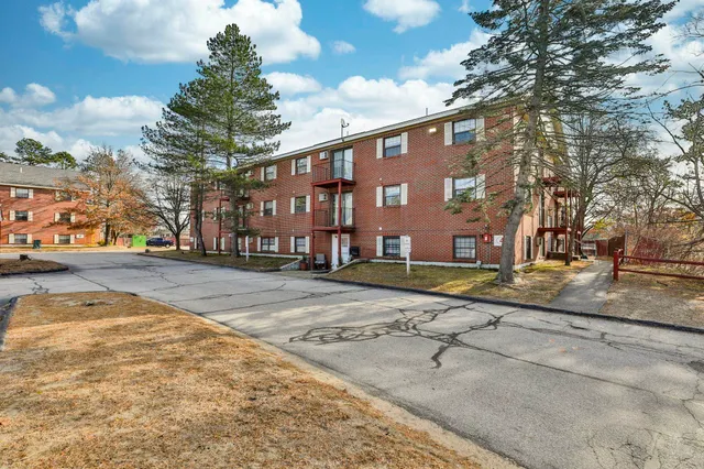 $155,000 | 12 East Side Drive, Unit 12, Concord, NH 03301