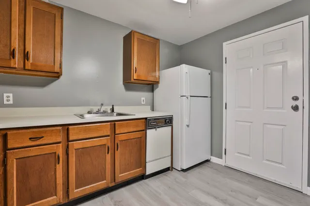 $155,000 | 12 East Side Drive, Unit 12, Concord, NH 03301