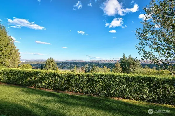 $1,199,000 | 4706 Scenic Drive, Yakima, WA 98908