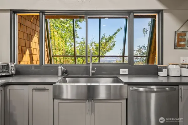 $1,199,000 | 4706 Scenic Drive, Yakima, WA 98908